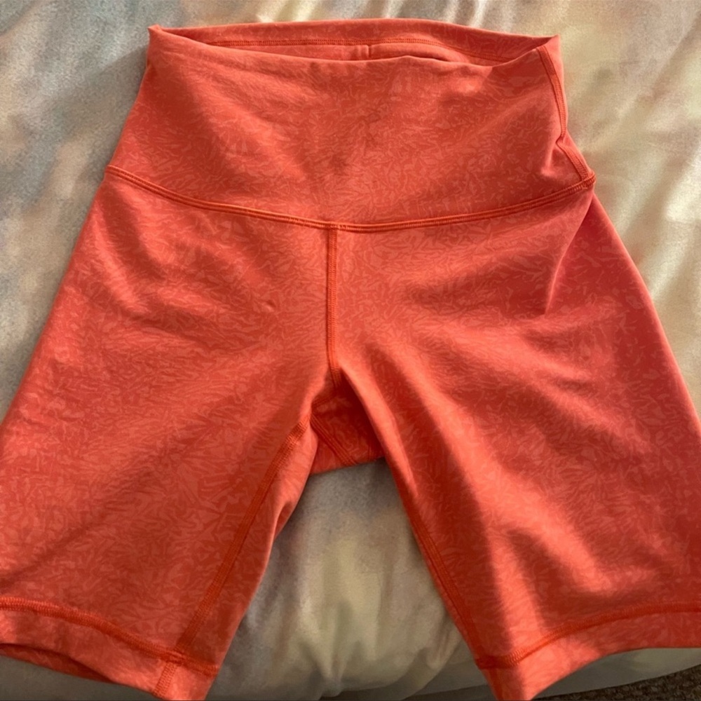 size 4 Lululemon wunder Under bike shorts